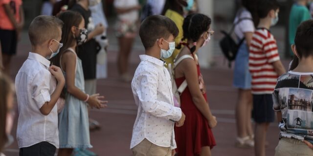 Κορονοϊός: Σημάδια αποσυμπίεσης στο ΕΣΥ, αλλά φόβοι λόγω των σχολείων