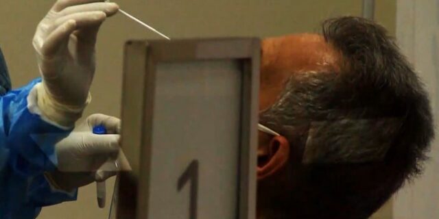 Μεσολόγγι: Γιατρός “θετικός” στον κορονοϊό με ξένο τεστ