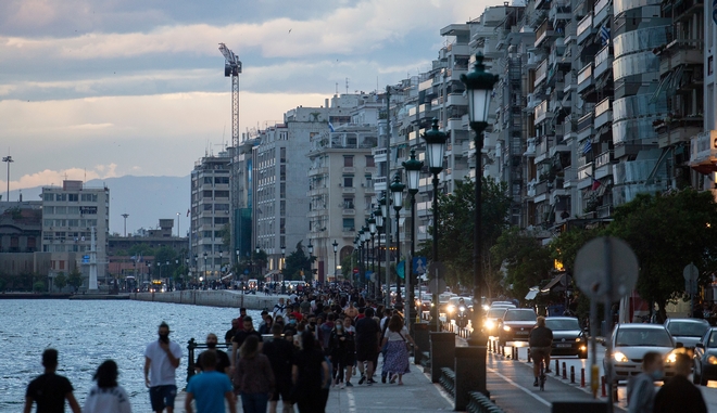 Ανησυχία για τη Βόρεια Ελλάδα: Αύξηση 20% των κρουσμάτων στη Θεσσαλονίκη-Ακυρώνεται η παρέλαση της 13ης Οκτωβρίου στα Γρεβενά