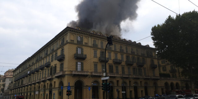 Ιταλία: Φωτιά σε πολυκατοικία στο κέντρο του Τορίνο – Πέντε τραυματίες
