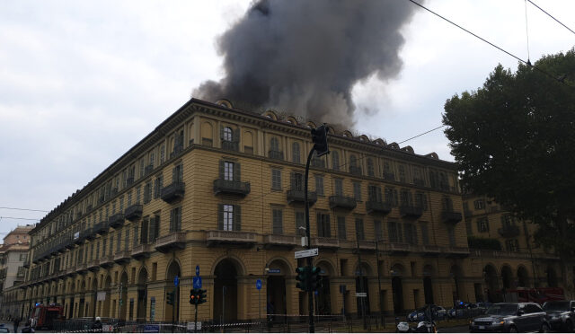 Ιταλία: Φωτιά σε πολυκατοικία στο κέντρο του Τορίνο – Πέντε τραυματίες