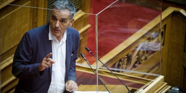 Τσακαλώτος σε Πλεύρη: Δεν θα ήσασταν υπουργός Υγείας σε σοβαρό κράτος
