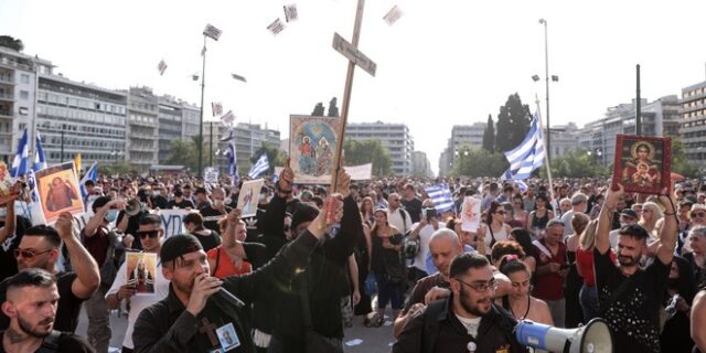 Εμβόλιο κορονοϊού: Προκαταρκτική εξέταση για αναρτήσεις αρνητών στα social media