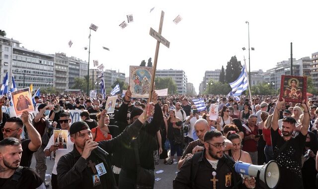 “Μπλόκο” στο παιχνίδι των μηνύσεων από αντιεμβολιαστές και αρνητές