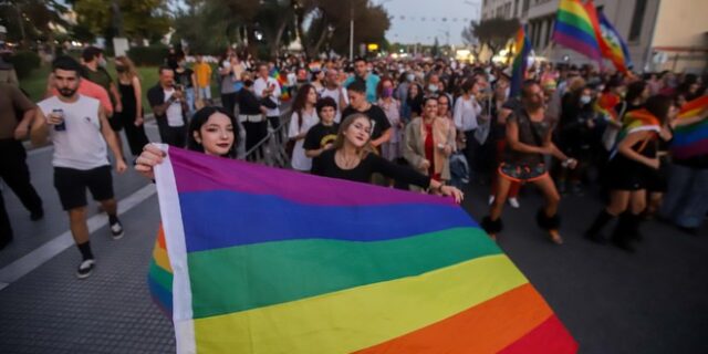 Thessaloniki Pride: Η συμπρωτεύουσα στα χρώματα του ουράνιου τόξου – Χιλιάδες στην πορεία Υπερηφάνειας