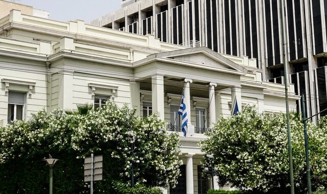 ΥΠΕΞ: Η Ελλάδα θα συνεχίσει να είναι αρωγός της Κύπρου για την επανένωση της Μεγαλονήσου