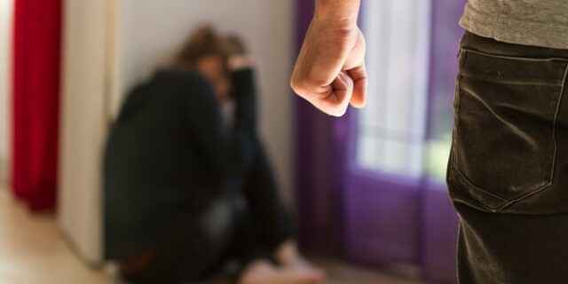Ισπανία: Όσοι καταδικάζονται για έμφυλη βία δεν θα βλέπουν τα παιδιά τους