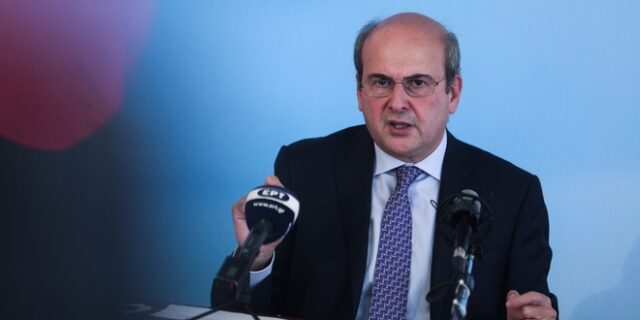 Παρακολούθηση Χατζηδάκη: “Δεν ήξερε ο πρωθυπουργός” η γραμμή του Μαξίμου