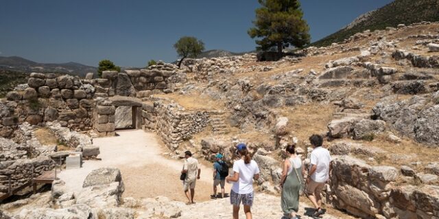 Νέα πρωτόκολλα στις ξεναγήσεις χωρίς να τα γνωρίζουν οι αρμόδιοι