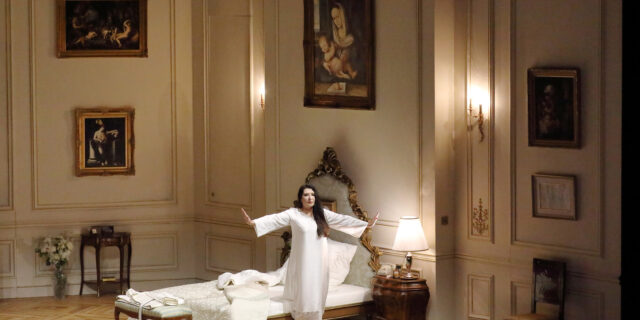 Tι ακριβώς κάνει η Μαρίνα Αμπράμοβιτς και είναι τόσο διάσημη;