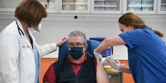 Κουτσούμπας: Έκανε την 3η δόση του εμβολίου