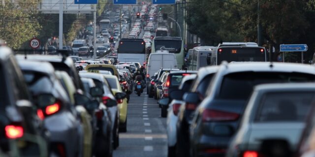 Κίνηση στους δρόμους: “Πηγμένες” οι Λεωφόροι Αθηνών και Κηφισού – LIVE ΧΑΡΤΗΣ