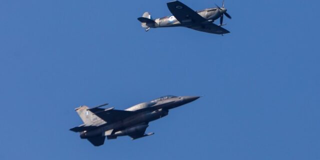 Παρέλαση 28ης Οκτωβρίου: Spitfire και F-16 “έσκισαν” τους αιθέρες της Θεσσαλονίκης