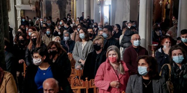 Στο ίδιο έργο θεατής η κυβέρνηση στη Θεσσαλονίκη- Σύσταση για μάσκα στις παρελάσεις