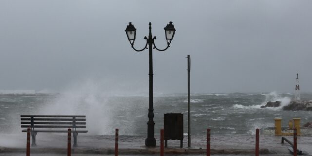 Καιρός: Βροχές, χαμηλές θερμοκρασίες κι ενισχυμένοι άνεμοι