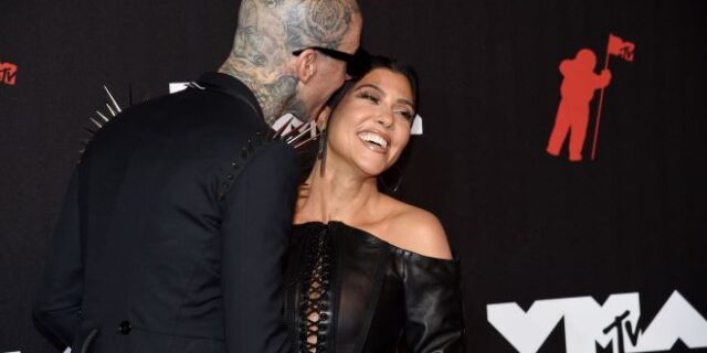 Η Kourtney Kardashian παντρεύτηκε με τον Travis Barker