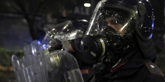 Ιταλία: Δώδεκα συλλήψεις για τα επεισόδια σε διαδήλωση αντιεμβολιαστών