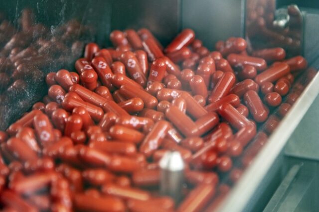Η Merck ζητεί άδεια επείγουσας χρήσης για το χάπι κατά του κορονοϊού