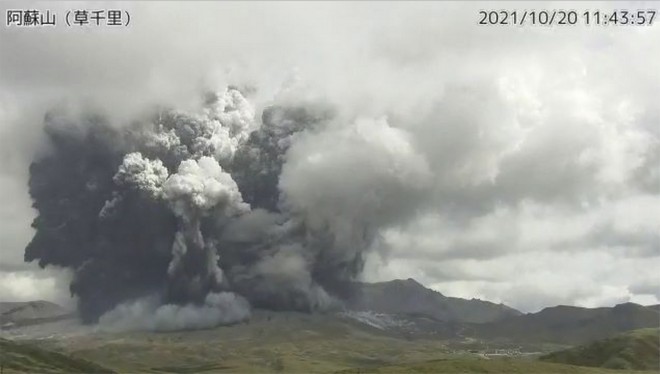 Ιαπωνία: Ηφαιστειακή έκρηξη στο Όρος Άσο – Αυξήθηκε το επίπεδο συναγερμού