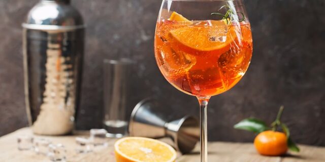 To κοκτέιλ με τις λιγότερες θερμίδες και πώς να νικήσετε την πείνα του hangover