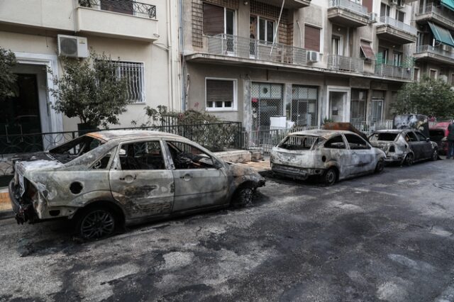 Πατήσια: Φωτιά σε απορριμματοφόρο – Οι φλόγες επεκτάθηκαν και κατέστρεψαν 11 αυτοκίνητα