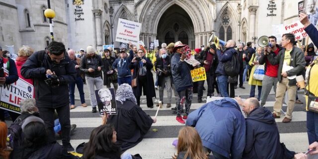 Ασάνζ: Οι συνήγοροι του προειδοποιούν ότι θα αυτοκτονήσει αν εκδοθεί στις ΗΠΑ