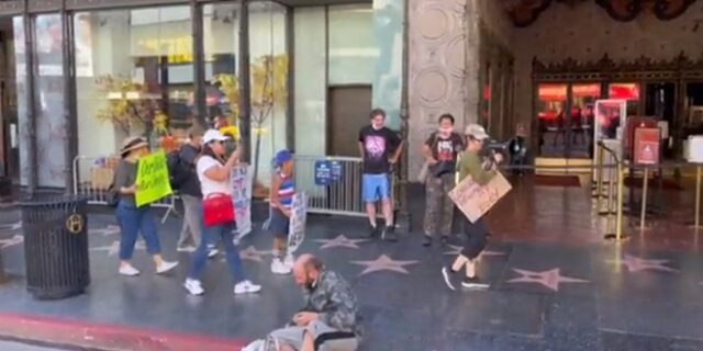 Βίντεο: Άστεγος κλείνει με τέσσερις λέξεις τα στόματα αντιεμβολιαστών