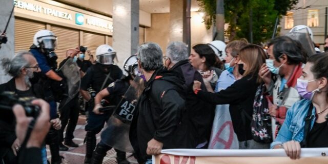 Σύνταγμα: Ένταση και χημικά στο πανεκπαιδευτικό συλλαλητήριο