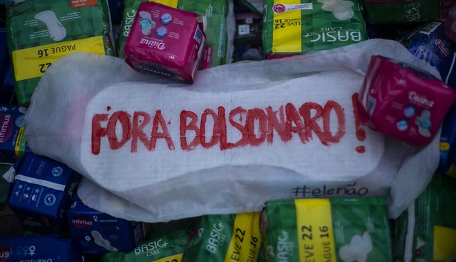 Βραζιλία: Οργή κατά Μπολσονάρο μετά το βέτο στη δωρεάν διανομή προϊόντων περιόδου