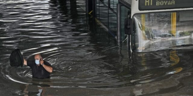 Κακοκαιρία Μπάλλος: Έρευνα της Εισαγγελίας Πρωτοδικών για το πλημμυρισμένο λεωφορείο