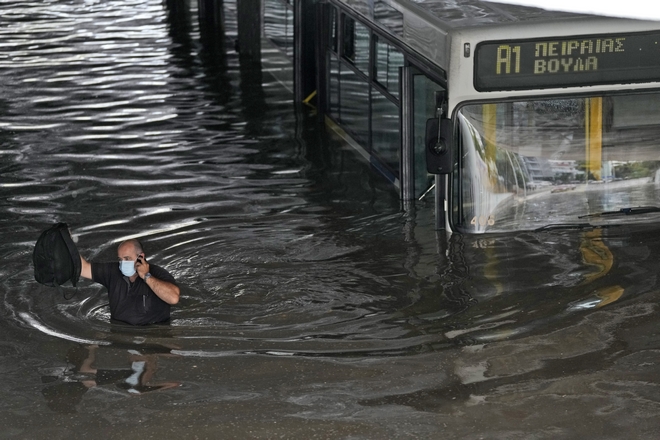 Κακοκαιρία Μπάλλος: Έρευνα της Εισαγγελίας Πρωτοδικών για το πλημμυρισμένο λεωφορείο