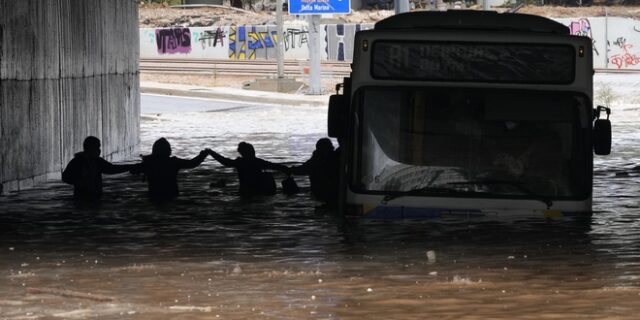 Κακοκαιρία “Μπάλλος” – Πατούλης: Ο οδηγός φταίει για το βυθισμένο λεωφορείο