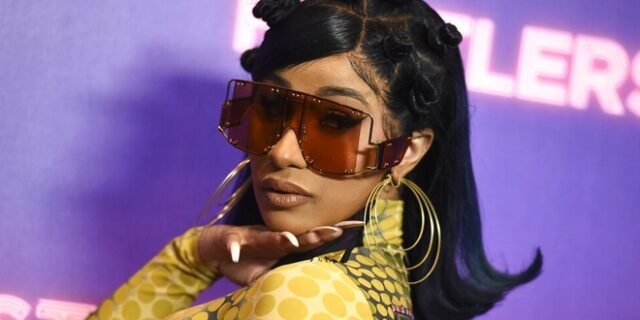 Cardi B: Σταμάτησα να τοποθετούμαι πολιτικά γιατί με εκφόβιζαν οι Ρεπουμπλικάνοι