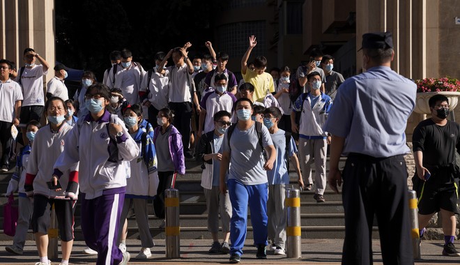 Η Κίνα ετοιμάζει νόμο που θα τιμωρεί τους γονείς όταν τιμωρούνται τα παιδιά τους στο σχολείο