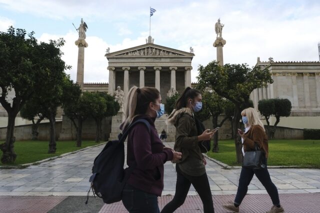 Κορονοϊός: Αριθμοί για lockdown, αλλά η κυβέρνηση σφυρίζει αδιάφορα