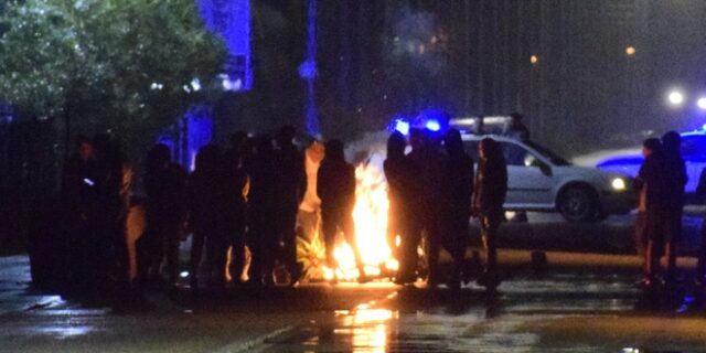 Μία ακόμη νύχτα με ένταση και συγκρούσεις για τον θάνατο του 18χρονου στο Πέραμα