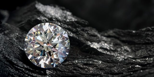 Startupers μετατρέπουν CO2 που συλλέγουν από τον ουρανό σε διαμάντια