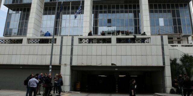 Φόνος ενεχυροδανειστή στη Δάφνη: Απούσα από τη δικαστική αίθουσα η γυναίκα που τον “παγίδεψε”