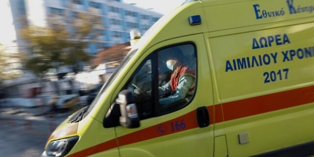 Νέα Μάκρη: Σοβαρό τροχαίο με μηχανή στη Μαραθώνος – Τραυματίστηκε ο οδηγός