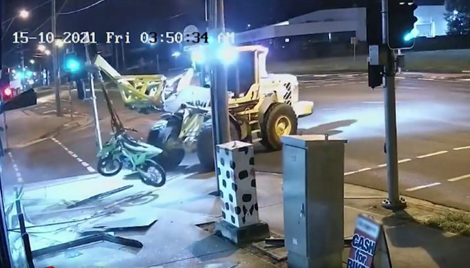 Βίντεο: Κλοπή μηχανών με… εκσκαφέα στην Αυστραλία