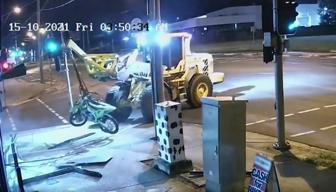 Βίντεο: Κλοπή μηχανών με… εκσκαφέα στην Αυστραλία