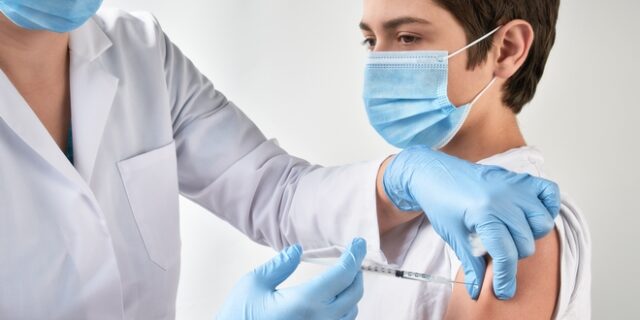 Ανάγκη επιστροφής στους εμβολιασμούς ρουτίνας για παιδιά και εφήβους