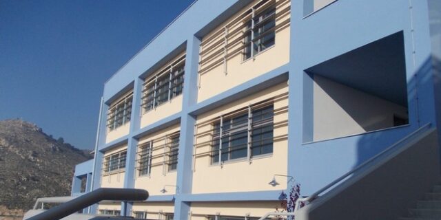 ΕΠΑΛ Κερατσινίου: Απείλησαν και κούρεψαν βίαια 15χρονη μαθήτρια