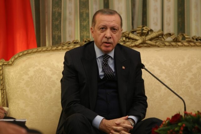 Ερντογάν: Παρακινδυνευμένος, αλλά σωστός ο δρόμος της οικονομίας για την τουρκική λίρα