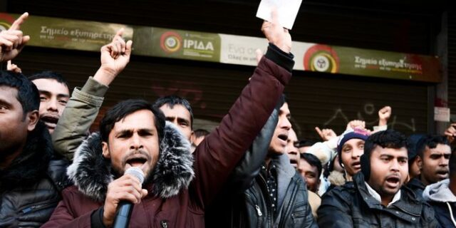 Οργανώνονται οι εργάτες στα φραουλοχώραφα: Θα δουλεύουμε μόνο με τους όρους μας