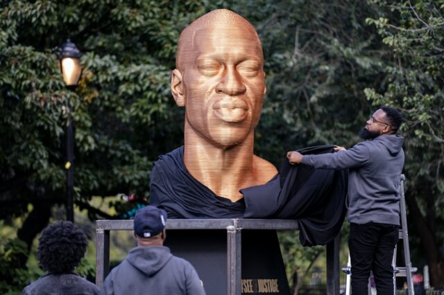 ΗΠΑ: Βανδάλισαν το άγαλμα του Τζορτζ Φλόιντ στη Νέα Υόρκη