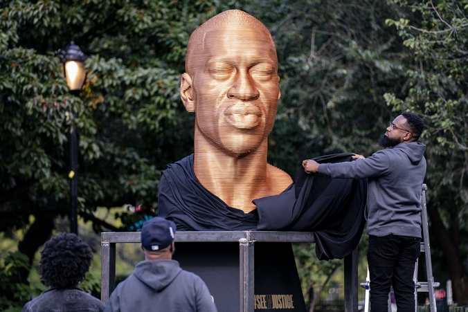 ΗΠΑ: Βανδάλισαν το άγαλμα του Τζορτζ Φλόιντ στη Νέα Υόρκη