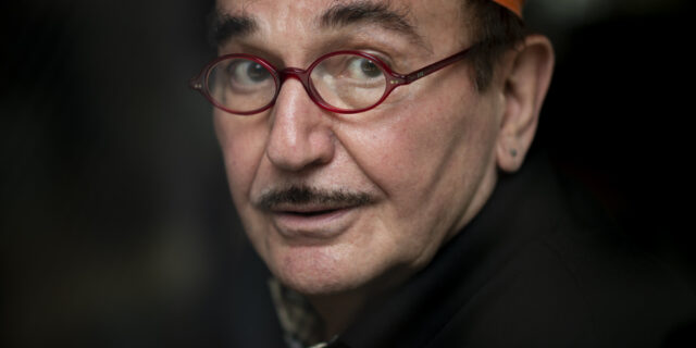 Ο Παύλος Κοντογιαννίδης έχει κάνει τη Λαμπετη να τον κοιτά 5 λεπτά αμίλητη