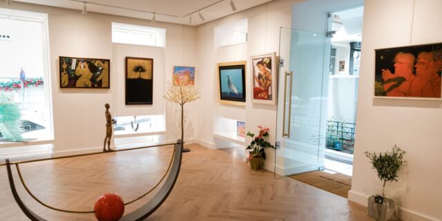 ΕΓΚΑΙΝΙΑ ΤΗΣ ΝΕΑΣ GALERIE LEFAKIS ΣΤΟ ΚΟΛΩΝΑΚΙ