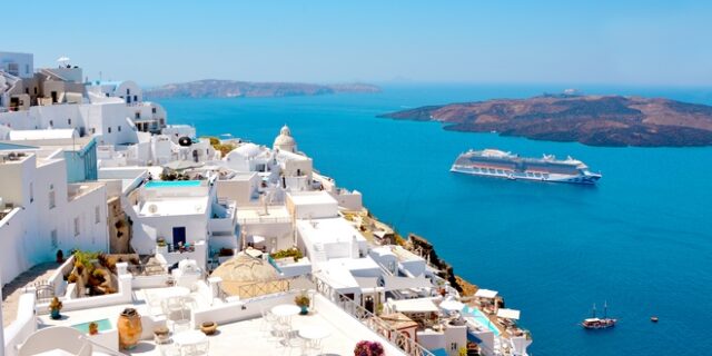 Κρουαζιέρες χιλιάδων ευρώ στα ελληνικά νησιά